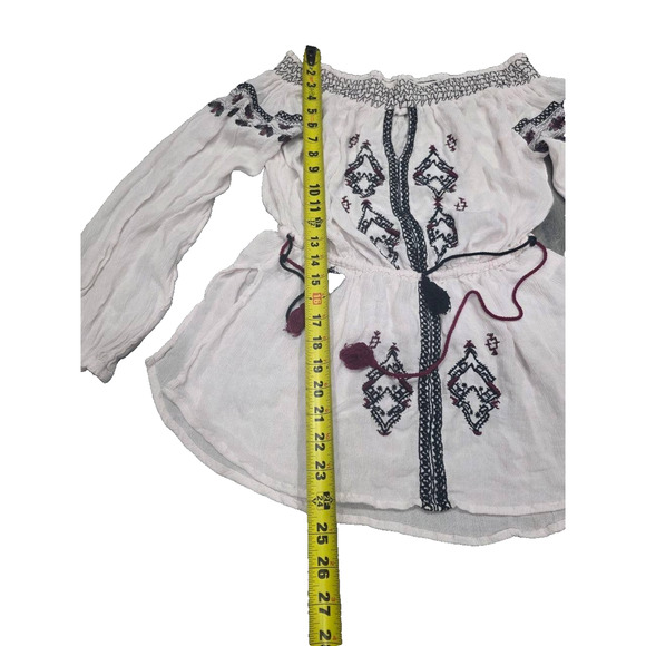 Romeo & Juliet Embroidered Cold Shoulder Top Cream/Black M A003313 - Picture 3 of 9